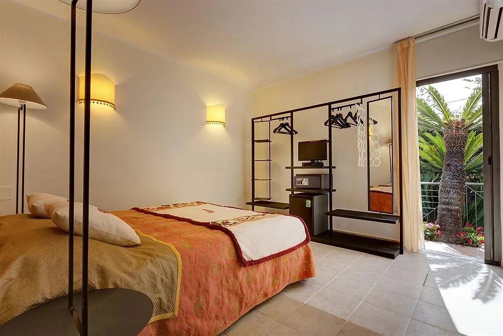 Hotel Villamare Fontane Bianche 4*,