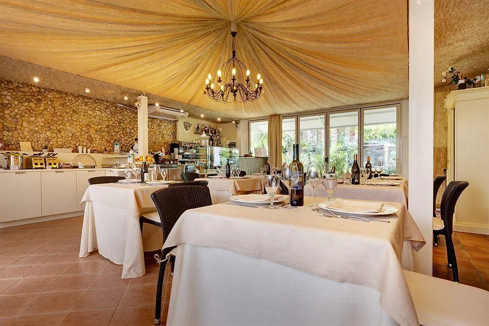 Hotel Villamare Fontane Bianche 4*,